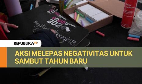 Salah satu kegiatan yang diselenggarakan organisasi setempat the Times Square Alliance menekankan pelepasan negativitas masa lalu untuk sambut tahun baru.