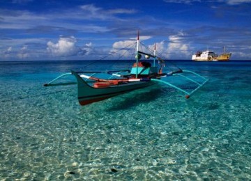 Salah satu keindahan laut Pulau Miangas, pulau terluar wilayah Indonesia.