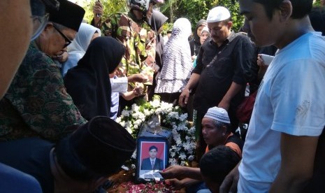 Salah satu korban Lion Air JT610 Rivandi Pranata (28 tahun) dimakamkan di Kota Padang, Sumatra Barat, Ahad (11/11). 