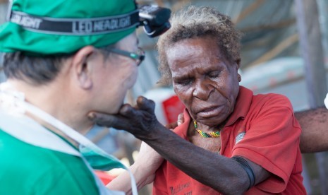 Salah satu pasien di Papua yang mendapat pengobatan di Rumah Sakit Apung 