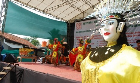 Salah satu penampil di ajang 'Festival Srengseng Sawah 2015' 