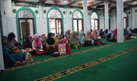 Salah satu pengajian guru dan staf administrasi Sekolah Bosowa Bina Insani (SBBI) Bogor.