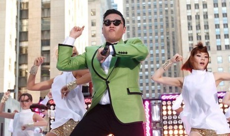 Salah satu penyanyi K-pop, Psy, yang populer lewat single 'Gangnam Style'.