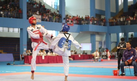 Wasit taekwondo saat bertugas.