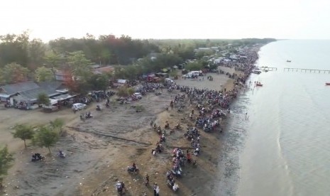 Salah satu posko evakuasi korban jatuhnya pesawat Lion Air JT610 di pantai Tanjung Pakis, Karawang