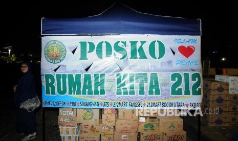 Salah satu posko logistik reuni aksi 212 telah didirikan di kawasan Monas Jakarta Pusat, Jumat (1/12).