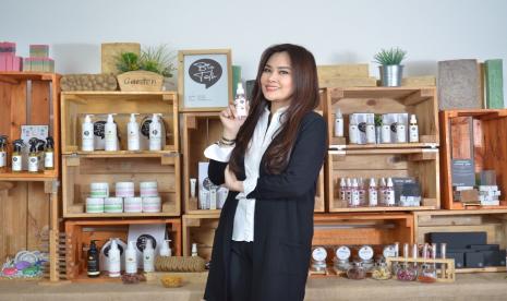 Salah satu produk untuk mengatasi Eczema adalah menggunakan Calendula healing Salve yang terbuat dari bahan alami