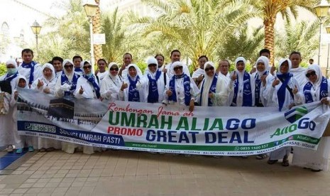 Salah satu rombongan jamaah umrah AliaGo Travel.