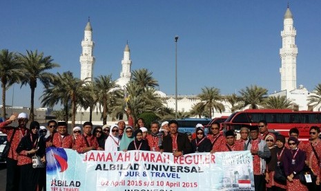 Salah satu rombongan jamaah umrah regular PT Albilad Universal Tour and Travel.