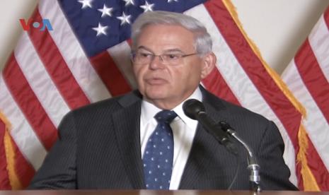 Salah satu senator AS paling senior dan berkuasa dari Partai Demokrat Robert Menendez diduga tersandung kasus korupsi.