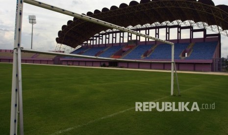 Salah satu sisi bagian dalam stadion baru Persita Tangerang, di Kelapa Dua, Tangerang, Banten, Selasa (9/1). 