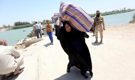 Salah satu warga Irak, mengungsi setelah Kota Ramadi dikuasai ISIS.