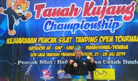 Salah seorang atlet silat STMIK Nusa Mandiri di kejuaraan TKC 2019.