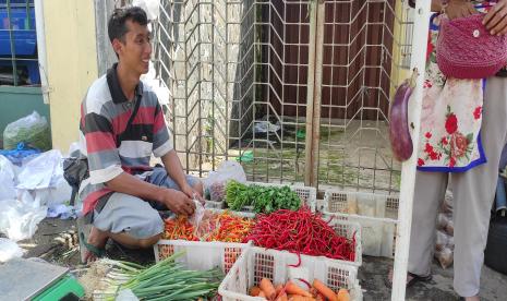 Salah seorang pedagang cabai dan bahan pokok di Pasar Kranggan.