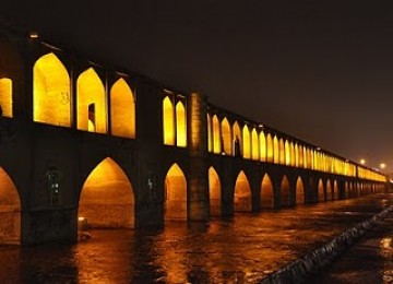 Salah satu jembatan yang terkenal di Kota Isfahan