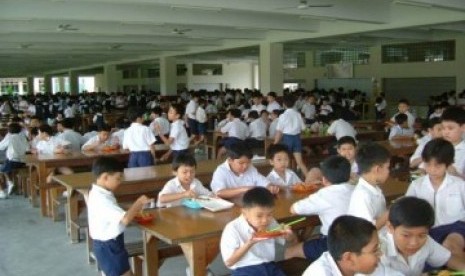 Salahs atu kantin di sekolah