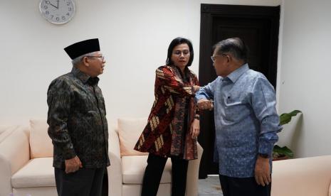 Salam siku ala Jusuf Kalla dan Sri Mulyani. Ada bahaya di balik salam siku dalam upaya pencegahan penyebaran dan penularan virus corona.