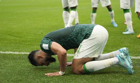 Saleh Al-Shehri dari Arab Saudi merayakan gol pertama timnya selama pertandingan sepak bola grup C Piala Dunia antara Argentina dan Arab Saudi di Stadion Lusail di Lusail, Qatar, Selasa, 22 November 2022.