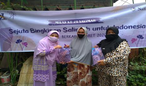 Salimah Sulsel Bagikan paket bingkisan di Milad ke-21 Salimah.