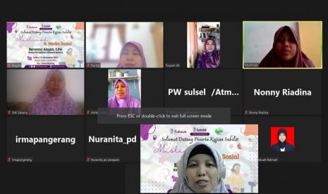 Salimah Sulsel menggelar acara Sabil@ yang membahas masalah Muslimah dan Media Sosial secara online.