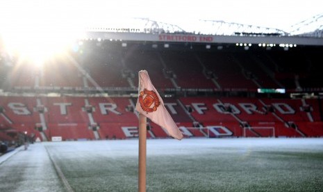 Bendera Manchester United di Old Trafford.