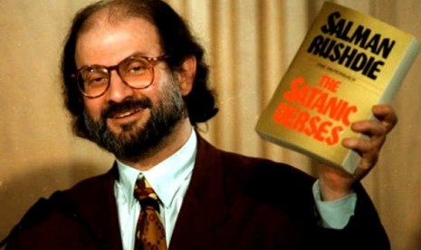 Salman Rushdie. Salman Rushdie menghina secara jelas Islam dan Rasulullah Muhammad SAW 