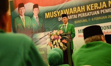 Sambutan Ketua Umum Partai Persatuan Pembangunan Suryadharma Ali pada 'Musyawarah Kerja Nasional II DPP P3' di Hotel Grand Preanger, Bandung, Jumat (7/2).  (Republika/Edi Yusuf)