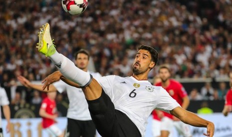 Sami Khedira ketika memperkuat Jerman melawan Norwegia pada kualifikasi Piala Dunia 2018 di Stuttgart, Germany, 4 September 2017. Jerman menang 6-0. 