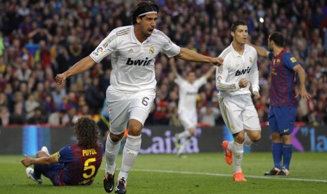 Sami Khedira meluapkan kegembiraannya saat membobol gawang Barcelona dalam El Clasico, (21/4) 2012