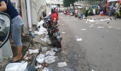 Dinas Kebersihan dan Lingkungan Hidup (DLHK) Kota Palembang, Provinsi Sumatera Selatan, mulai 2021 menghentikan pengangkutan sampah dari kawasan komersial seperti pasar dan mal. Hal itu dilakukan untuk mengurangi beban armada pengangkut.