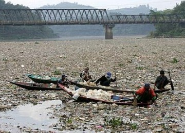 Sampah di Sungai Citarum, Jawa Barat