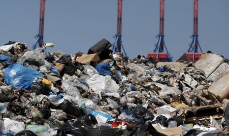 Sampah menggunung di ibu kota Beirut, Lebanon. 