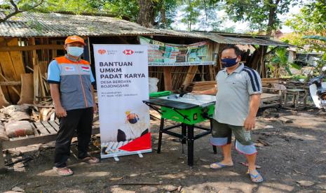 Sampai dengan saat ini dampak pandemic Covid-19 belum juga mereda, bagi sektor ekonomi terutama pelaku UMKM sangat dirasakan. PT. Bank HSBC Indonesia melalui Rumah Zakat memberikan bantuan untuk 342 penerima manfaat (PM) pelaku UMKM terebar di 18 Kota/Kabupaten di Indonesia.