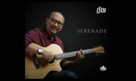 Sampul album Serenade Ebiet G Ade