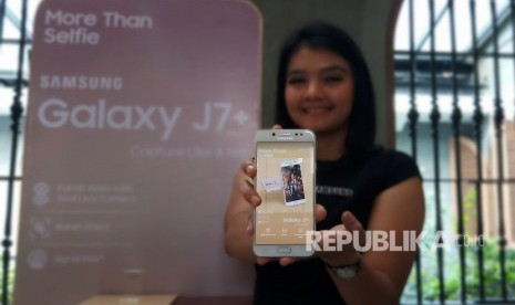 Samsung Galaxy J7+ Ponsel Milenials Berkamera Ganda