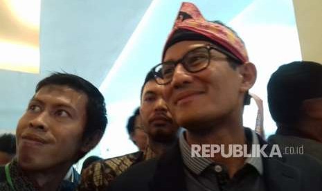 Sandiaga Uno (right).