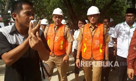 Sandiaga Uno saat berkantor di Kepulauan Seribu