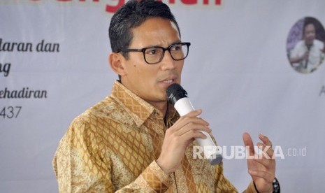 Sandiaga Uno saat bersafari di Kota Semarang, Ahad (15/4). Pada safari ini, ia juga menyapa warga Kota Salatiga bersama cagub Sudirman Said. 