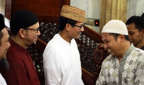 Sandiaga Uno (tengah)