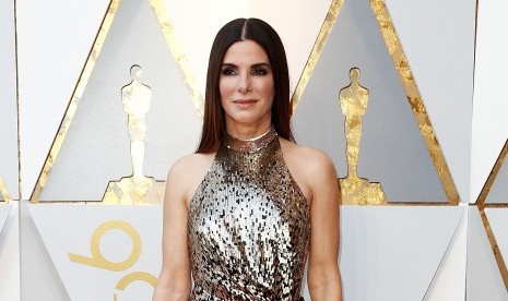 Sandra Bullock akan adu akting dengan Brad Pitt di film 'Bullet Train'.