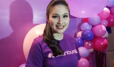 Selebritas Sandra Dewi biasanya melakukan perawatan kulit ketika anak-anaknya sudah tidur.