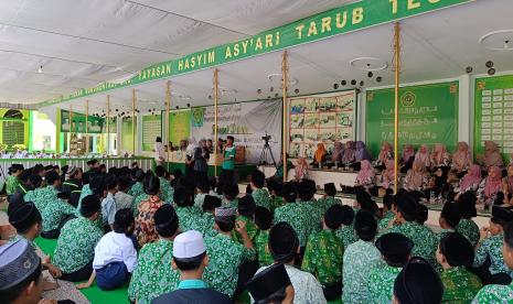 Santri Hashim Asyari Tarub Tegal attended the Digital Literacy Debate.