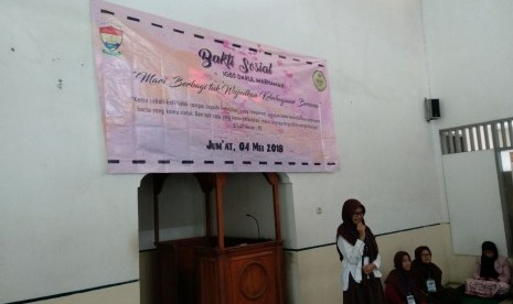 Santri IGBS Darul Marhamah Al Irsyad Al Islamiyah Kabupaten Bogor menjadi panitia bakti sosial.