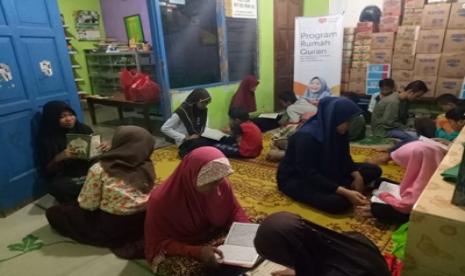  santri Rumah Quran Sumber Cahaya Ilmu (SUCI) Desa berdaya Sumber Surakarta tetap beraktivitas seperti biasanya. Seperti yang terjadi pada Sabtu, (14/3) 