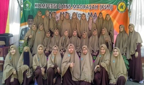 Santri SMA Ar-Rohmah Putri Wakili Malang di KSM 2019