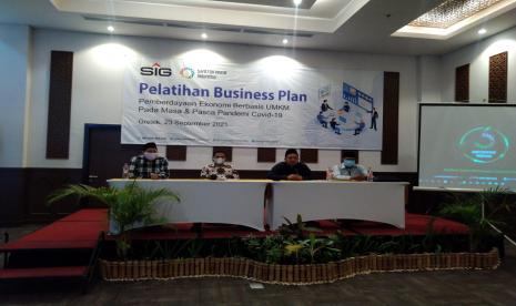 Santripreneur Indonesia menggelar pelatihan business plan yang diikuti 35 santripreneur sekaligus perintis dan pelaku UMKM di Gresik dan sekitarnya, Kamis (23/9).