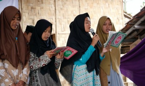 Santriwati Pondok Pesantren Al Hidayah, Cikande, Banten