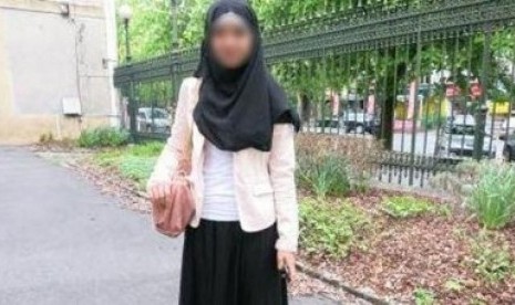 Sarah, diusir dari kelas karena jilbab dan rok panjangnya