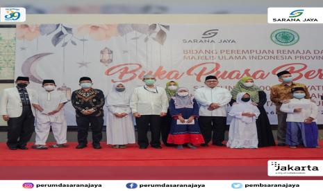 Sarana Jaya bersama dengan Majelis Ulama Indonesia (MUI) Provinsi DKI Jakarta, Badan Amil Zakat Nasional (Baznas) Provinsi DKI Jakarta serta Bank DKI Syariah menggelar buka bersama dan memberikan santunan kepada 100 anak yatim. Kegiatan tersebut sekaligus mengukuhan Forum Silaturahmi Pimpinan Majelis Taklim (FOSPITA) MUI Provinsi DKI Jakarta di Grand Cempaka Business Hotel, Jakarta Pusat, Kamis (6/5). 