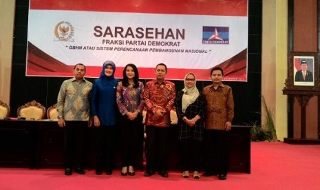 sarasehan fraksi Partai Demokrat, dengan tema 'GBHN atau Sistem Perencanaan Pembangunan Nasional', di Kompleks Parlemen Senayan, Jakarta, Selasa (8/11). 